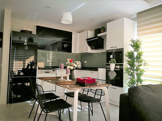 شقة واسعة - مجمع حديث - تصميم غرفة وصالة - في مهموتلار / الانيا 