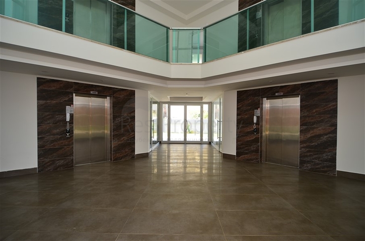 شقة واسعة - مجمع حديث - تصميم غرفة وصالة - في مهموتلار / الانيا 