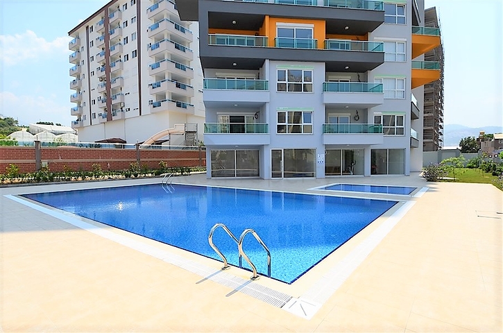 شقة واسعة - مجمع حديث - تصميم غرفة وصالة - في مهموتلار / الانيا 