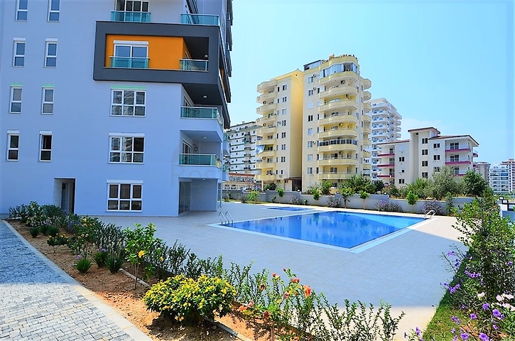 شقة واسعة - مجمع حديث - تصميم غرفة وصالة - في مهموتلار / الانيا 