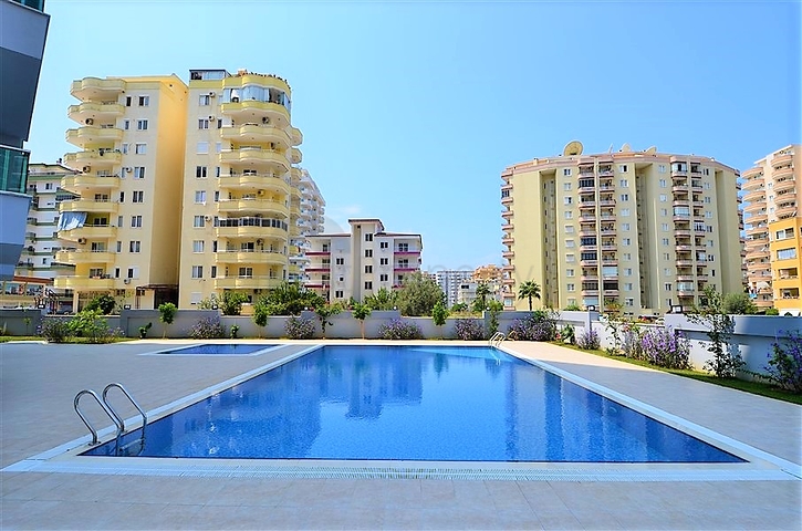 شقة واسعة - مجمع حديث - تصميم غرفة وصالة - في مهموتلار / الانيا 