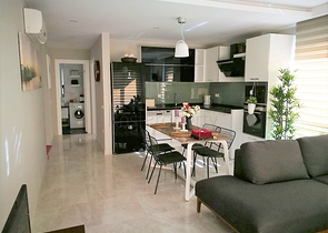 شقة واسعة - مجمع حديث - تصميم غرفة وصالة - في مهموتلار / الانيا 