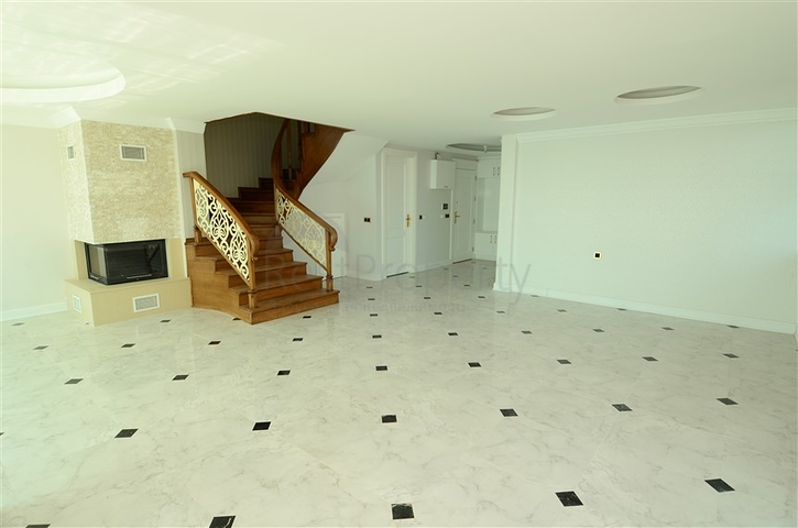 شقة بينتهاوس باطلالة رائعة في اوبا الانيا