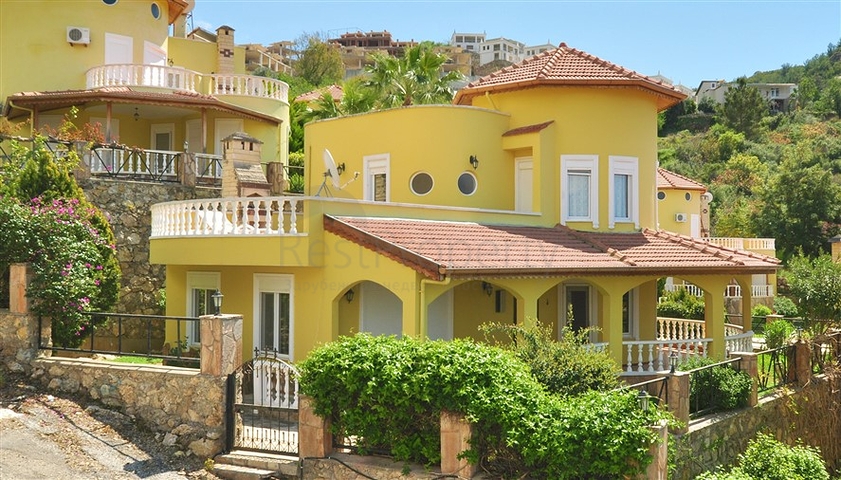 فيلا ثلاث غرف و صالة باطلالة بحرية