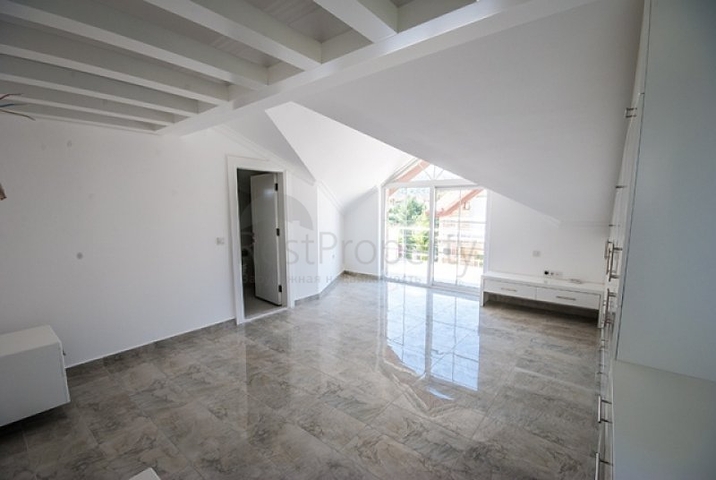 فيلا مميزة في منطقة كيمير التي تحتوي على أفخر وكثر الفيلات رفاهية في تركيا