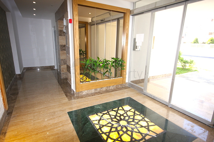 شقة1+1 ضمن واحد من أفخر المجمعات في انطاليا