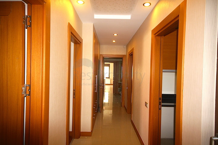 شقة باربع غرف نوم في أنطاليا ضمن مجمع سكني فاخر 