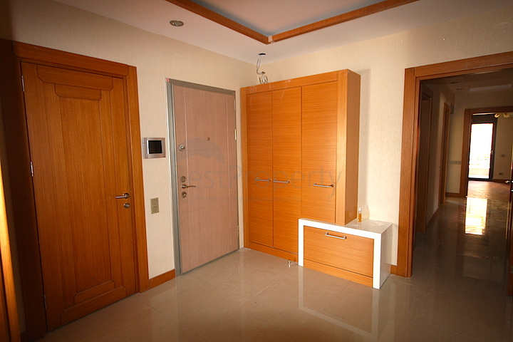 شقة باربع غرف نوم في أنطاليا ضمن مجمع سكني فاخر 