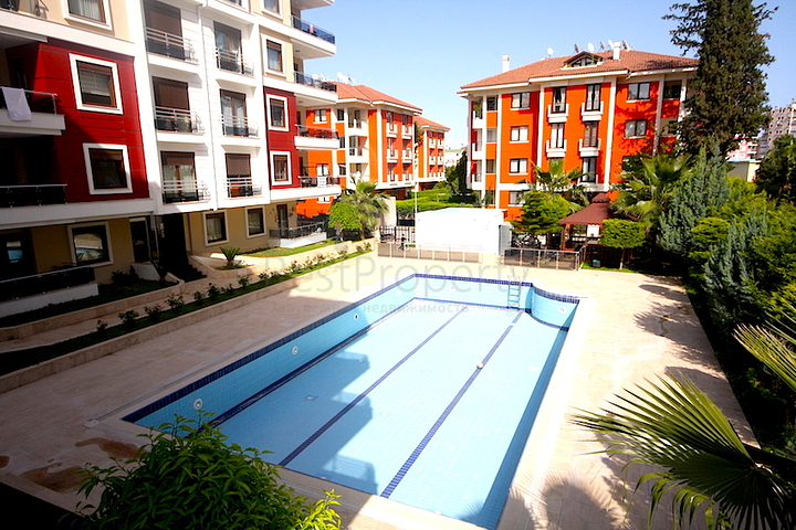 شقة باربع غرف نوم في أنطاليا ضمن مجمع سكني فاخر 