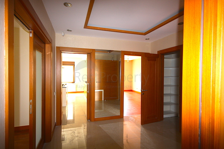 شقة باربع غرف نوم في أنطاليا ضمن مجمع سكني فاخر 