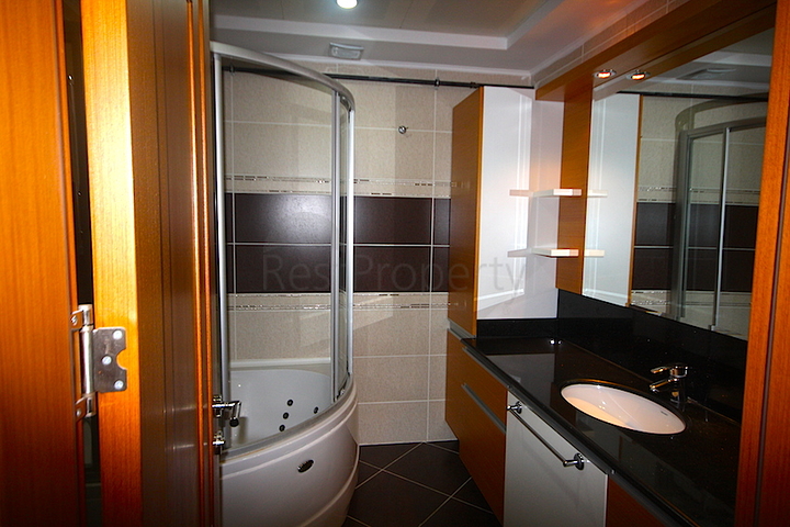 شقة باربع غرف نوم في أنطاليا ضمن مجمع سكني فاخر 