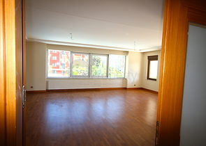 شقة باربع غرف نوم في أنطاليا ضمن مجمع سكني فاخر 