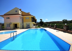 فيلا رائعة على شاطئ المتوسط في فيتهية