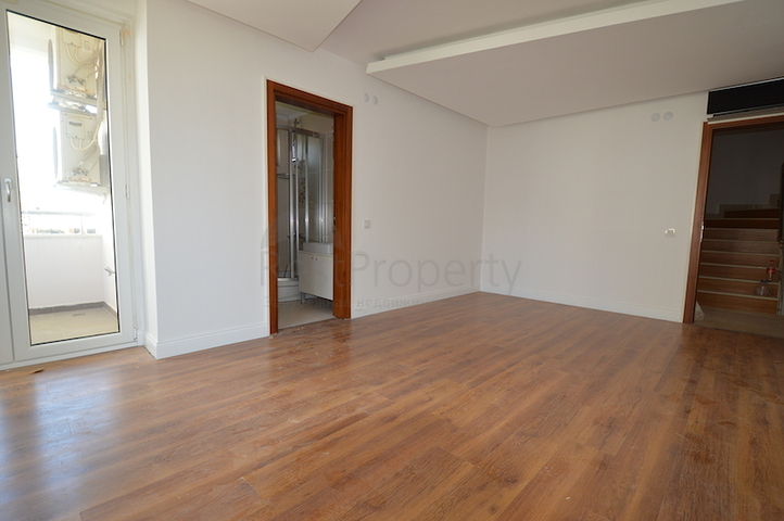 فيلا بست غرف نوم قريبة من شلالات دودين في لارا / أنطاليا