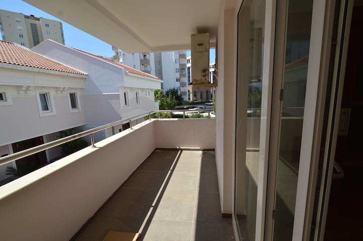 فيلا بست غرف نوم قريبة من شلالات دودين في لارا / أنطاليا