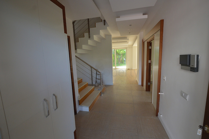 فيلا بست غرف نوم قريبة من شلالات دودين في لارا / أنطاليا