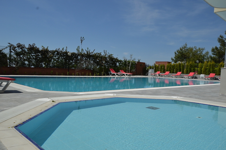 فيلا بست غرف نوم قريبة من شلالات دودين في لارا / أنطاليا