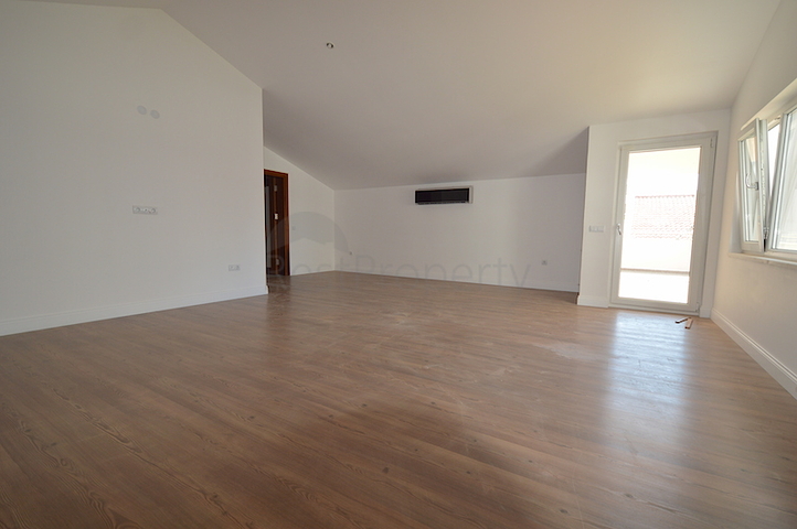 فيلا بست غرف نوم قريبة من شلالات دودين في لارا / أنطاليا