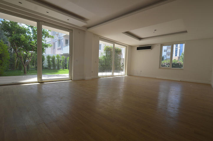 فيلا بست غرف نوم قريبة من شلالات دودين في لارا / أنطاليا