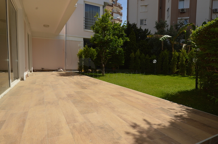 فيلا بست غرف نوم قريبة من شلالات دودين في لارا / أنطاليا