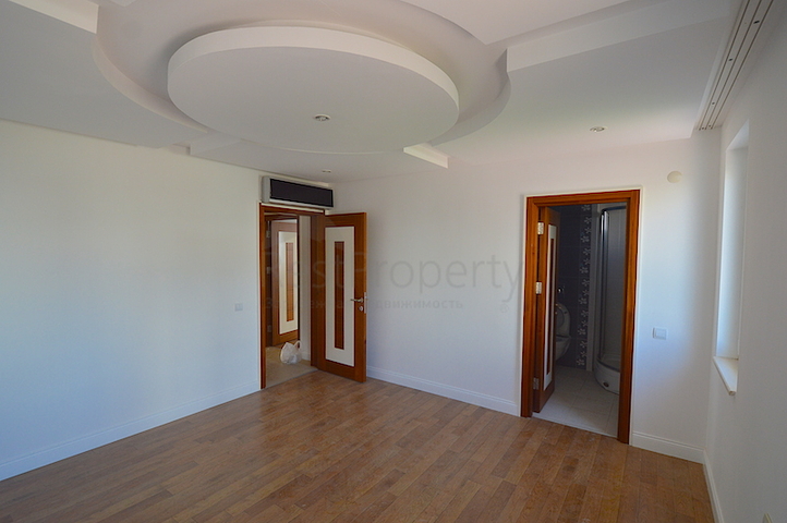 فيلا بست غرف نوم قريبة من شلالات دودين في لارا / أنطاليا