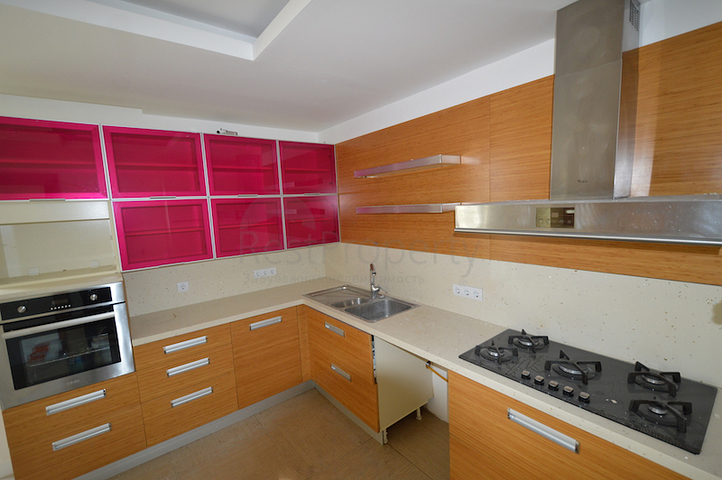 فيلا بست غرف نوم قريبة من شلالات دودين في لارا / أنطاليا