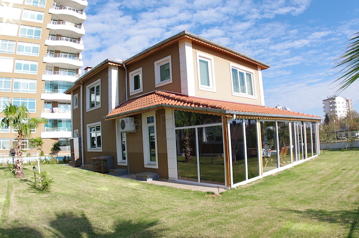 فيلا الرفاهية المطلقة على شاطئ المتوسط في أنطاليا