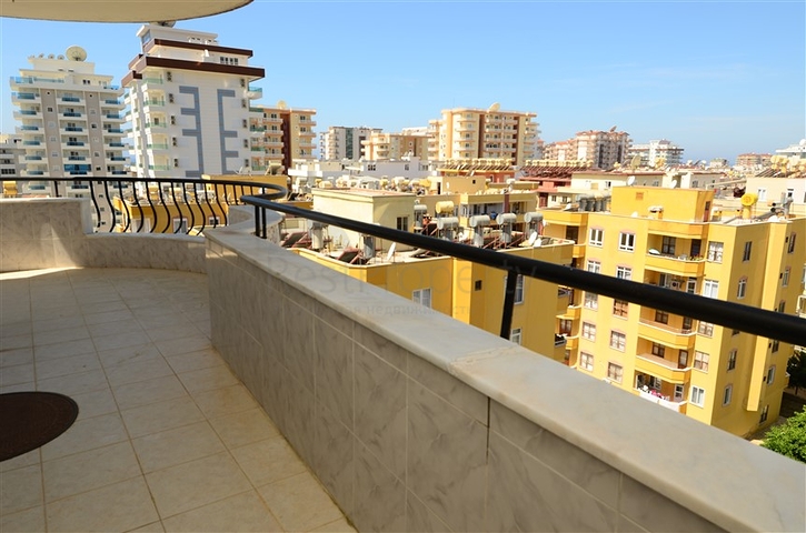 بينت هاوس باطلالة رائعة في ماهموت لار 