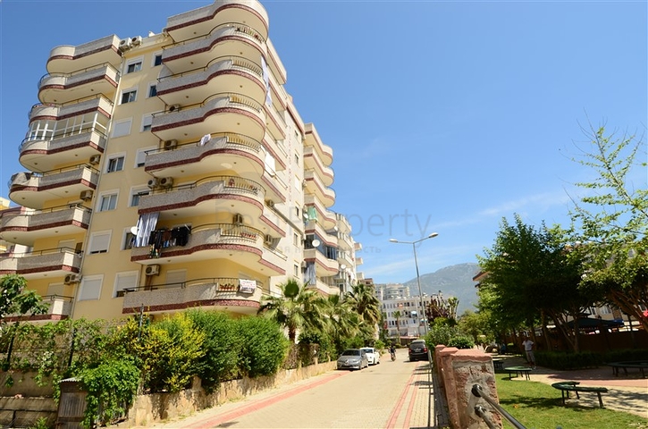 بينت هاوس باطلالة رائعة في ماهموت لار 