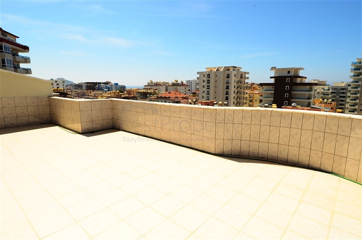 بينت هاوس باطلالة رائعة في ماهموت لار 