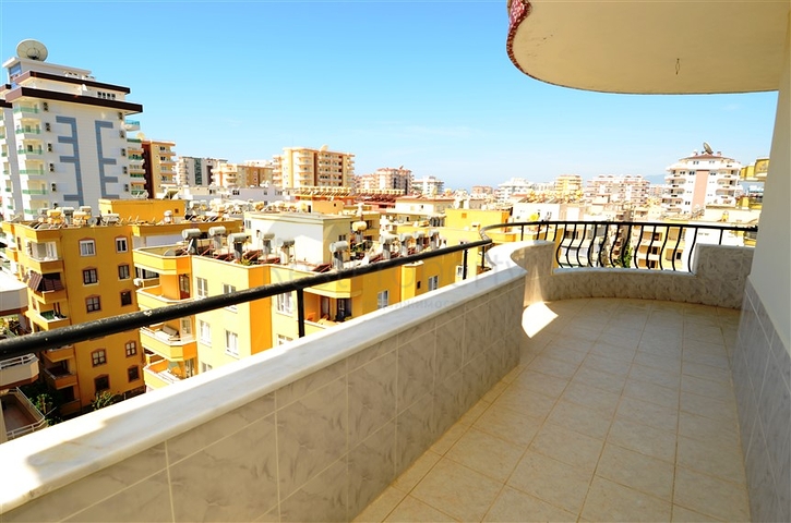 بينت هاوس باطلالة رائعة في ماهموت لار 