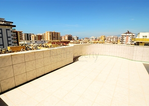 بينت هاوس باطلالة رائعة في ماهموت لار 