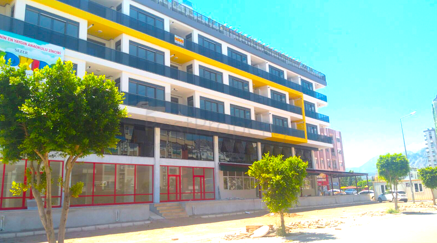 شقق بتصاميم مختلفة ضمن مجمع سكني عصري في أنطاليا