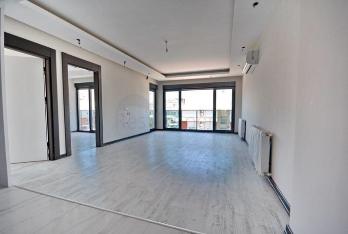 شقق بتصاميم مختلفة ضمن مجمع سكني عصري في أنطاليا