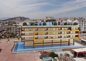 شقق بتصاميم مختلفة ضمن مجمع سكني عصري في أنطاليا