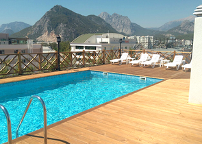 شقق بتصاميم مختلفة ضمن مجمع سكني عصري في أنطاليا