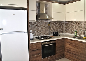 شقق بتصاميم مختلفة ضمن مجمع سكني عصري في أنطاليا