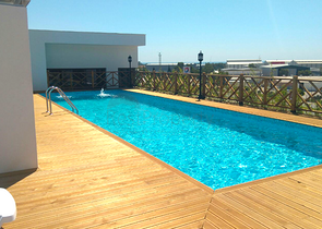 شقق بتصاميم مختلفة ضمن مجمع سكني عصري في أنطاليا