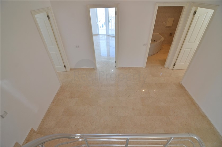 فيلا باطلالة بانورامية رائعة على شواطئ المتوسط في ألانيا / كاركي جاك