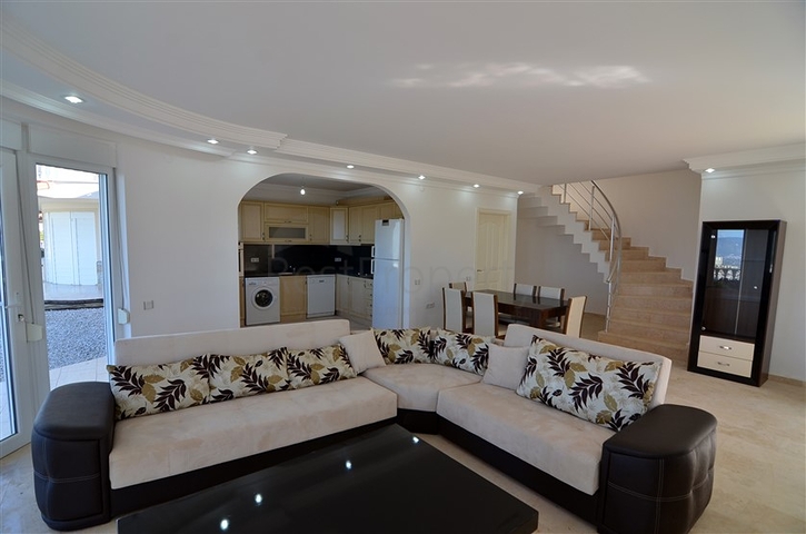 فيلا باطلالة بانورامية رائعة على شواطئ المتوسط في ألانيا / كاركي جاك