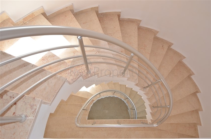 فيلا باطلالة بانورامية رائعة على شواطئ المتوسط في ألانيا / كاركي جاك