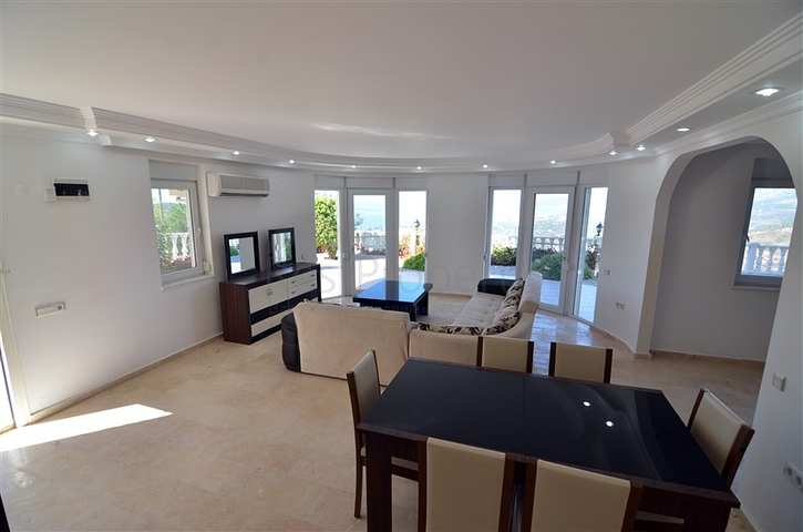 فيلا باطلالة بانورامية رائعة على شواطئ المتوسط في ألانيا / كاركي جاك