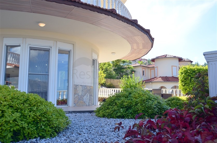 فيلا باطلالة بانورامية رائعة على شواطئ المتوسط في ألانيا / كاركي جاك