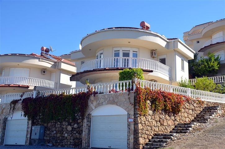 فيلا باطلالة بانورامية رائعة على شواطئ المتوسط في ألانيا / كاركي جاك