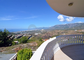 فيلا باطلالة بانورامية رائعة على شواطئ المتوسط في ألانيا / كاركي جاك