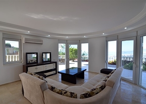 فيلا باطلالة بانورامية رائعة على شواطئ المتوسط في ألانيا / كاركي جاك