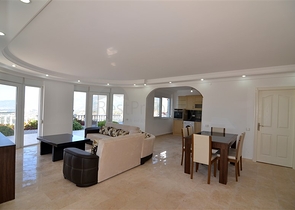 فيلا باطلالة بانورامية رائعة على شواطئ المتوسط في ألانيا / كاركي جاك