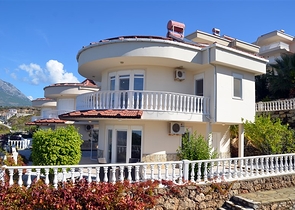 فيلا باطلالة بانورامية رائعة على شواطئ المتوسط في ألانيا / كاركي جاك