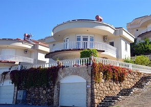 فيلا باطلالة بانورامية رائعة على شواطئ المتوسط في ألانيا / كاركي جاك