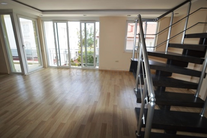 دوبلكس باطلالة بانورامية على البحر في أنطاليا